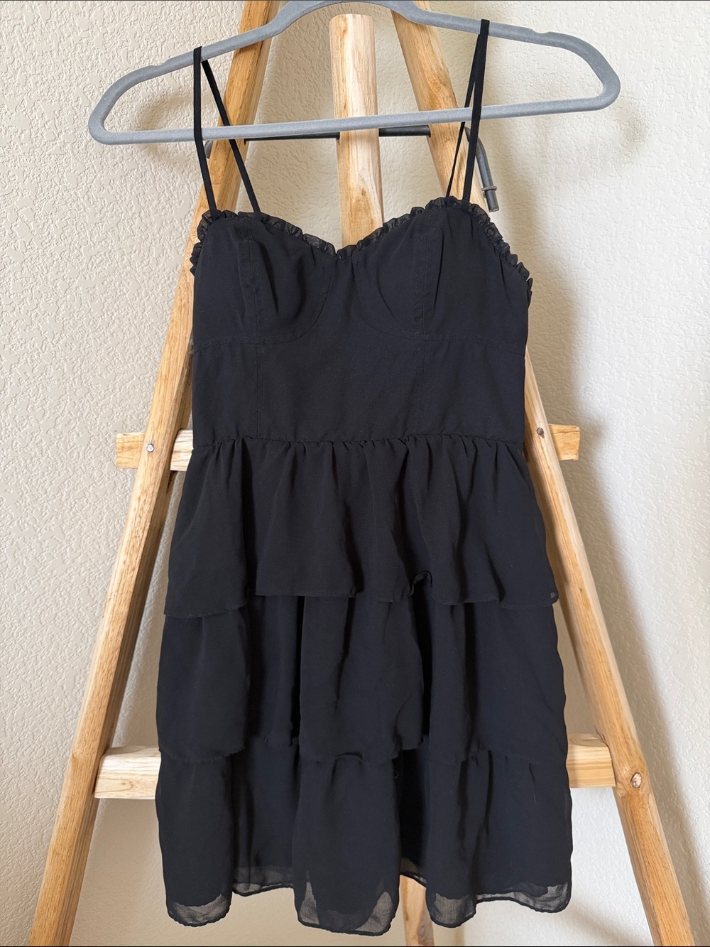 American Eagle, outfitters Black Tiered Sweetheart Bust Spaghetti-Strap Dress - Picture 2 of 3